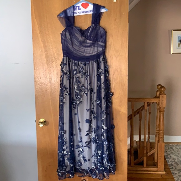 Carmen Marc Valvo Dresses & Skirts - Carmen Mark Valo mother of the bride dress.